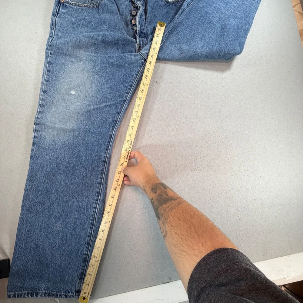 Levis 501 Original Fit Button Fly Jeans Medium Wash Denim 38x32 Distressed
